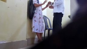 College Me Ayi Ladki Apna Dost Ke Sath Apna Chut Chudai Kar Rahi Hey