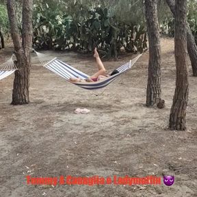 Turista viene scopata in pineta da un guardone