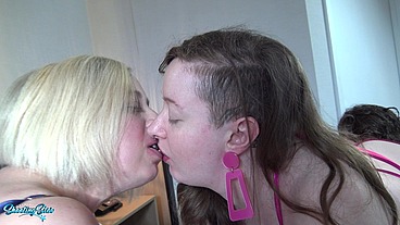 MILF has THREESOME With Young Couple in Wrong Room 😉 Young & Old 3sum !!! 👌
