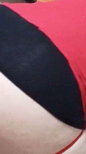 Me Siento Como Una Putita Caliente En La Cama Con Mi Falda Corta.