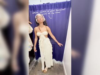 Black Floozy Rhiley Has Pleasure In Changing Room - Public