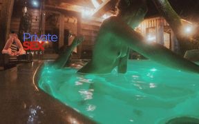 Anal Fuck and Orgasm in the Jacuzzi