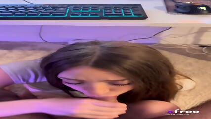 Footjob while playing fortnite