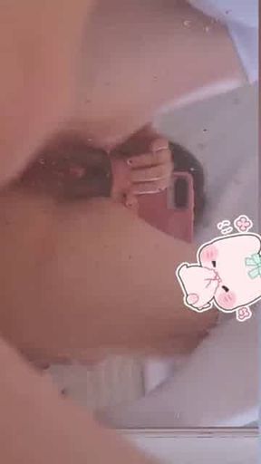 Amiga me manda sus chorros mientras el pololo juega play