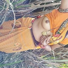 New best indian desi Village bhabhi outdoor pissing porn