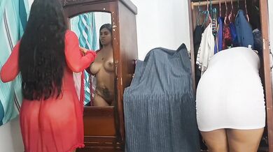 Two MILFs fingering squirt in homemade lesbian sex