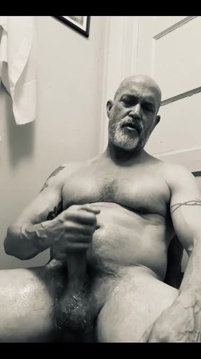 Hot B&w Bathroom Bate.