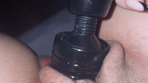 je test mon nouveau jouet woomanizer offert par mon prefere. je me touche ...