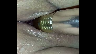 Mrnmrsfucks4u toying my wife'_s pussy