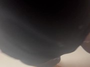 Je viens demander mes congés à mon boss et je vais devoir sucer sa bite 2 fois