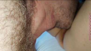 Oma’s bearded man visits for a closeup pussy lecken session
