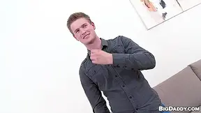 Casting For Man Ass At The Mall