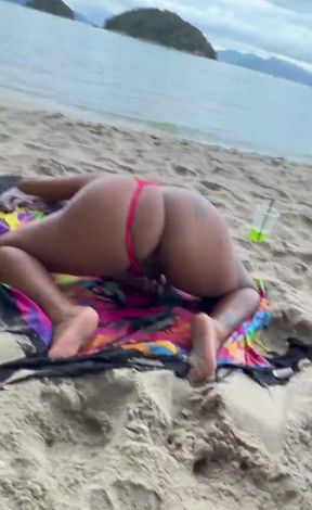 Chubby beach babe making her ass jiggle on his dick in POV