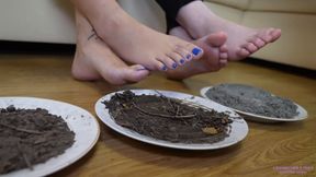 NICOLE and AURORA - Four dirty feet and one slave's tongue! Difficult task! - PART1