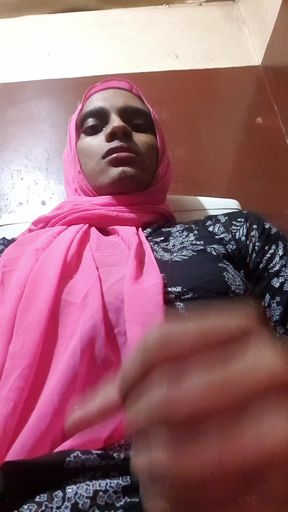 Desi hijabi sissy crossdresser spitt swap
