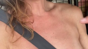 Retour de festival en topless sur la route