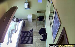 18 y/o playing with her pussy in solarium,