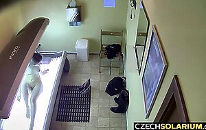18 y/o playing with her pussy in solarium,