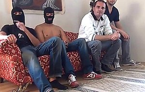 Gang-bang et humiliation