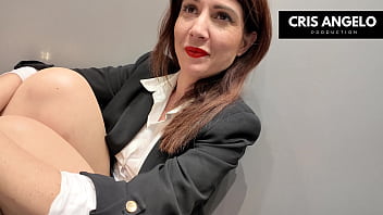 APAGON Espa&ntilde_a - Blackout SPAIN - Bloqu&eacute_e dans l&#039_ascenseur, elle finit par baiser son voisin mari&eacute_ - part 01