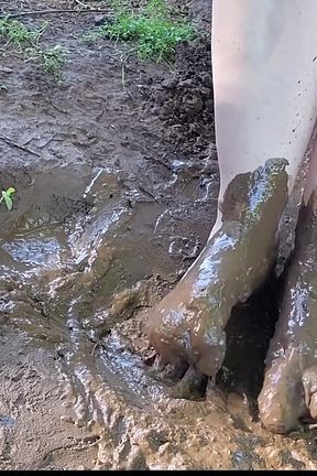 Barefoot Squishing &amp; Playing in the Mud, Dirty Feet