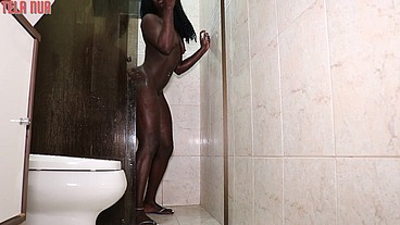 SEDUZINDO E FODENDO COM O MEU VIZINHO NO BANHEIRO