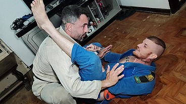 treino de jiu-jitsu termina em punheta e putaria