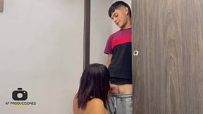 &#x5077;&#x7AA5;&#x719F;&#x6BCD;&#x6C90;&#x6D74;&#xFF0C;&#x629A;&#x6478;&#x5979;&#x7684;&#x5927;&#x80F8;&#x9AD8;&#x6F6E;&#x3002;HL
