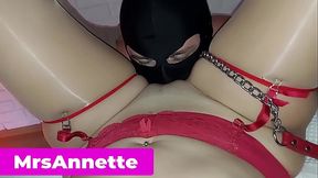 A GUY ON A LEASH AND IN A BELT OF FIDELITY SERVES A GODDESS. LICK MY FEET AND PUSSI.