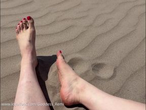 Walking & Playing in Sand - Wiggling Toes & Footprints