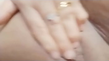 Pussy mama berair minta dijilat