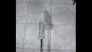 Femboy Masked Big Ass com seu dildo enorme de 27cm entrando completamente no cuzinho