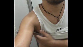 No banheiro do trabalho fodendo com novo funcionario da limpeza dotad&atilde_o.