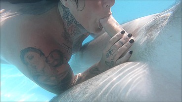 MFF Swimming Pool Threesome with Underwater Blowjob