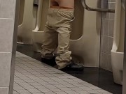 トイレでのおしっこのやり方　How to pee