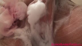 Natural tits Eurobabe Terra Sweet fingering pussy in shower