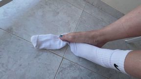 Itchy foot wearing white Nike socks