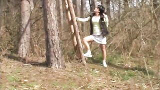 Kate Ebony strokes her snatch into nature