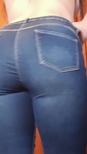 Pawg walking in blue jeans   Clip 2