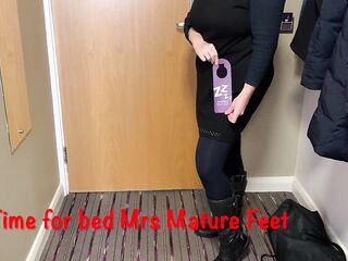 Mrs Aged Feet back in hotel after a night out with the Angels