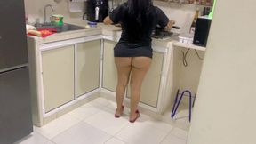 MI MADRASTRA MIENTRAS PRERARA LA CENA