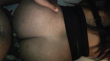 Novinho militar arrombou o cuzinho da travesti gostosa puta e ainda gozou na cara dela