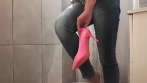 Wetting my Jenas all go to my shoes I show you when get off my high heels and rub my clit by heels