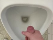 Spermaschuss auf Toilette