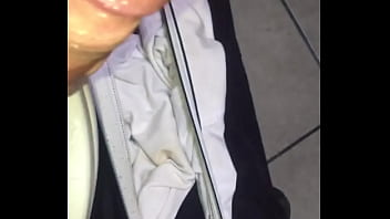 Una paja en el ba&ntilde_o