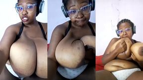 chupando meus peitos enormes