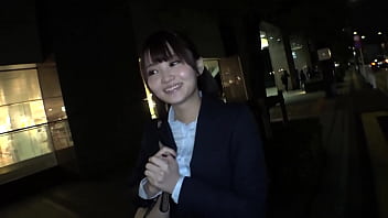 【美人保険外交員】24歳【犯されたい願望】るいちゃん参上！仕事帰りでスーツを着たままやって来た彼女の応募理由は『私、、、犯され願望があるんです&hellip_』彼氏のSEXがノーマルで性癖を打ち明けられなくAV出演！綺麗な一般女性と思いきや【強烈に変態】だった！犯されたいのは身も心も。。。そしてアナルも！とんでもない保険外交員が現れた！実は仕事着のまま複数の男に犯されたい変態会社員！【2ケツ 串刺し】は必見！シリーズ史上最高に変態な逸材が現れる！見逃すべからず！