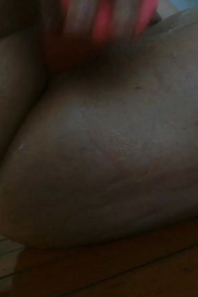 MILF Playing with Creamy Pussy on Webcam