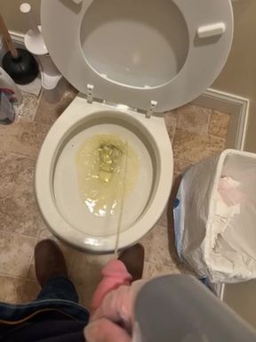 Amateur guy with big dick masturbates and cums