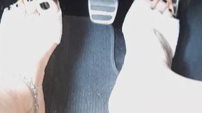 5 minuti di guida per le strade della mia città con ai piedi le miei mules tacco 13